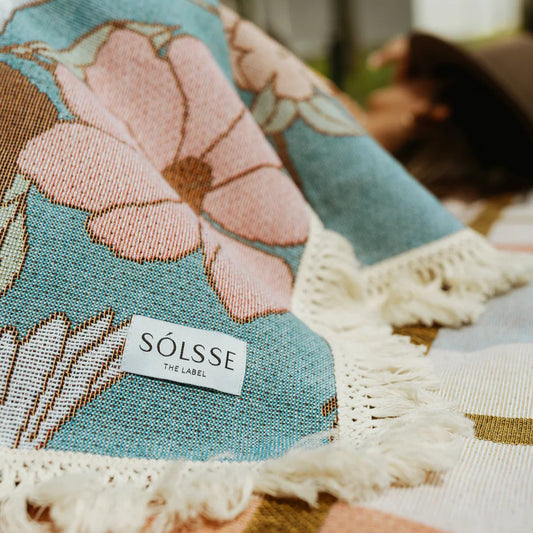 Close-up of Sólsse Rug fabric, durable and stylish design for everyday use.