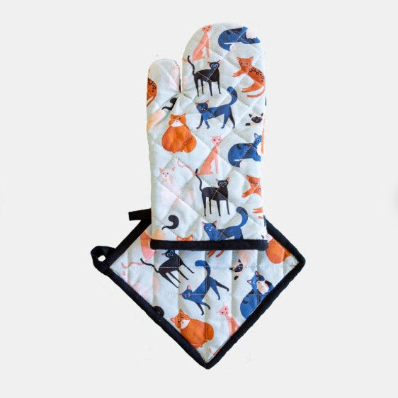 Oven mitt and pot holder with animal pattern on a white background